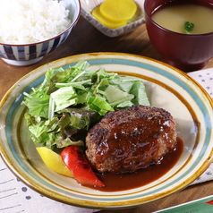 手ごねハンバーグをご賞味あれ