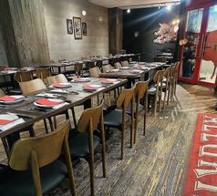 貸切利用大歓迎!着席54名様・立食60~100名様まで収容可能企業パーティーやウエディング2次会にぜひ。下見見学やお打ち合わせも承ります。お気軽にご相談ください。