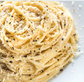 当店では大人気のチーズパスタからはじまり、チーズをふんだんに使用した本場チーズナンもお楽しみいただけます♪さまざまなチーズ料理がございます。また、こだわりの炭焼きチキンもご用意しております。またチーズパスタが食べ放題で2時間飲み放題がついた2980円のコースも大人気となっており♪