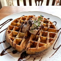 配合にこだわった自家製アメリカンワッフルの絶妙食感♪