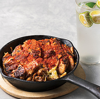 こだわりひき肉料理！旬の食材と小皿料理が楽しめる