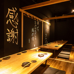 【3階・完全個室】6名様までご利用いただける落ち着いたお座敷個室。ご家族でのお食事や友人同士の集まり、接待などにもおすすめです。ゆったりとした空間で回りを気にせずお食事をお楽しみいただけます。人数に合わせてお席のご案内も可能ですので気軽にお問合せください。