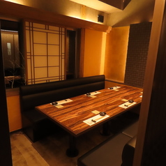 【完全個室テーブル　6名様席×1】プライベート空間で安心してお食事できる個室を完備。快適に食事と会話を楽しめます♪周囲を気にせずに家族や仲間たちと親睦を深めましょう！