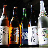 【日本各所の厳選地酒】通常の飲み放題に＋550円で、プレミアム飲み放題に変更することができます。日本各所の厳選地酒が飲み放題!