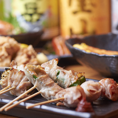 炭火でこんがり焼き上げる野菜巻き串に舌鼓！