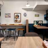 話題のスリランカのマトンカレーは、香り高く、食欲をそそります！ナンとライスはおかわり無料で、満足感が得られること間違いなしです☆