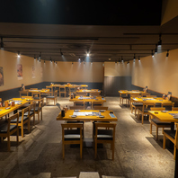 2階をフロア貸切で最大80名まで収容可能！