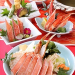 名物料理「かにすき」は秘伝の出しにかにの甘みや旨みが引き立ちます。是非一度ご賞味ください！