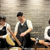 スタッフ一同で、ライブ感のあるシーンを演出いたします。