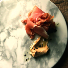 福岡産あまおう苺のクリームチーズとハモンセラーノ