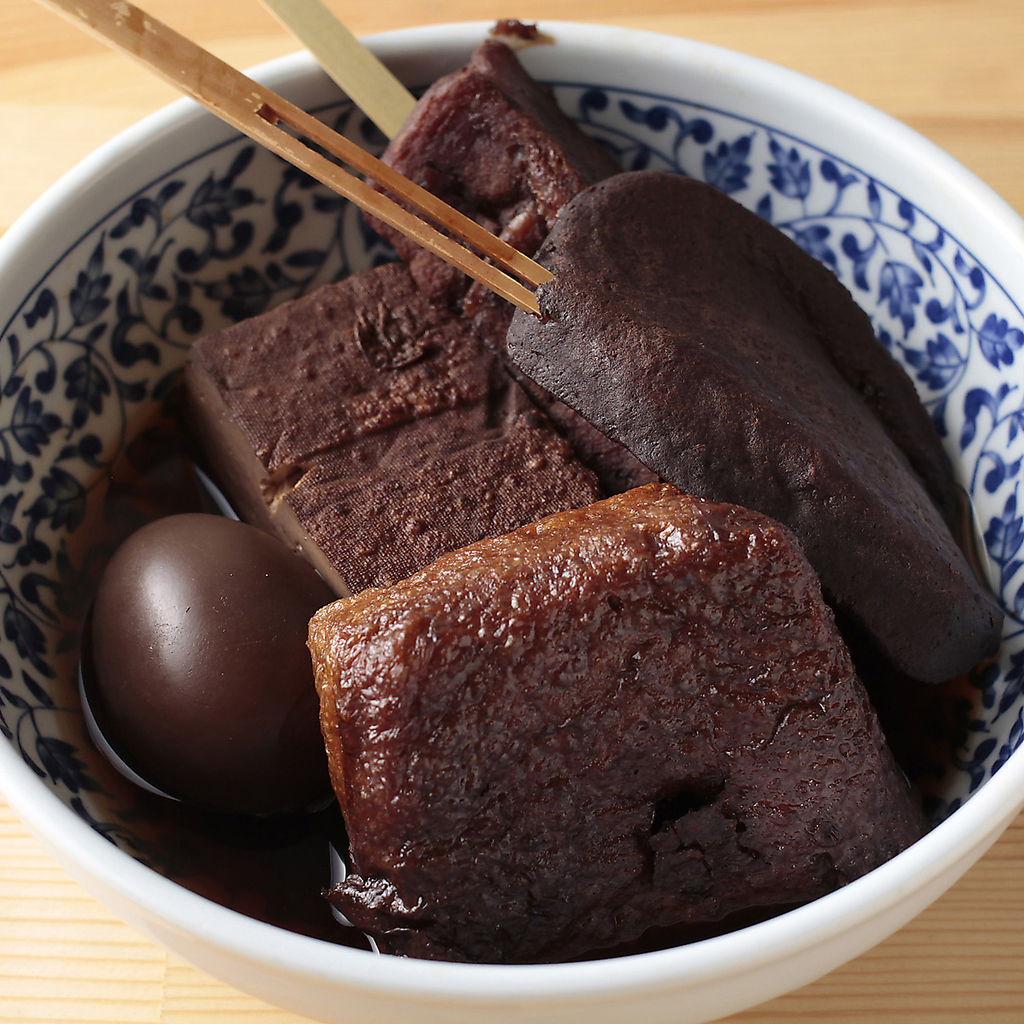 自慢の黒おでん。