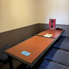 6名までのゆったりとしたお座敷。本場中国を再現した店内は居心地が良く寛げる◎落ち着いた雰囲気の中で、プライベートな会話が楽しめる特別な空間です。大切な方との時間を、より一層特別なものにしてくれます！周囲を気にせずに宴会を楽しむことができます。落ち着いた雰囲気の中で、特別なひとときをお過ごしください♪