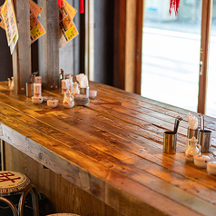 デートや3名様にもおすすめのおしゃれなカウンター席!