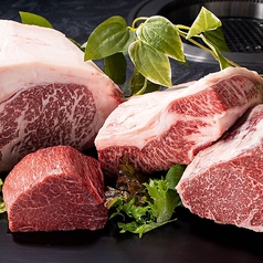 厳選した黒毛和牛を仕入《Japanese WAGYU》