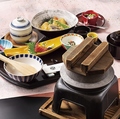 料理メニュー写真 釜飯御膳＜小付、造り、蒸し物、揚げ出し、今月の釜飯、香の物、汁物、デザート＞