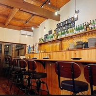 本格焼き鳥を愉しむ、木の温もり溢れるおしゃれな隠れ家