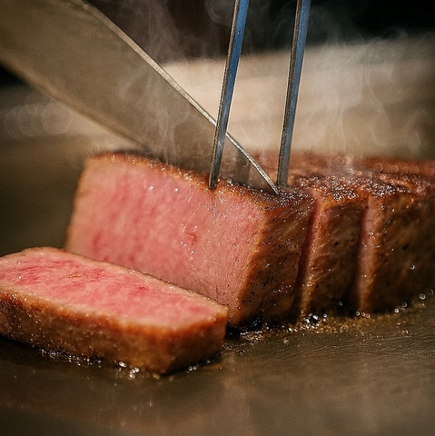 和牛鶏炊き鍋や鉄板焼き、新鮮な海鮮を堪能できる1ランク上のレストラン