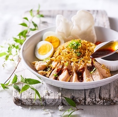 特製シンガポールチキンピラフ(2辛)※とても辛い生唐辛子添え/から揚げのチリトマピラフ(1辛)