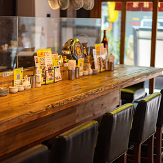 デートや3名様にもおすすめのおしゃれなカウンター席!