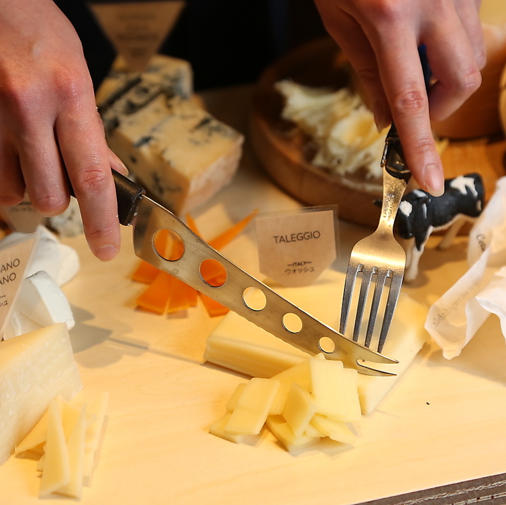 お好きなものをお好きなだけチーズと生はちみつを思う存分楽しめる