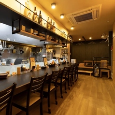 【店舗貸切：最大21名様まで】団体様歓迎！各種宴会・大人数での集まりにおすすめ！カウンター席と掘りごたつ席をあわせて、最大21名様まで対応可能。会社の歓送迎会や打ち上げ、懇親会はもちろん、ご家族やご友人とのお集まりなど、幅広いシーンにご利用いただけます。人数や予算など、まずはお気軽にご相談ください。