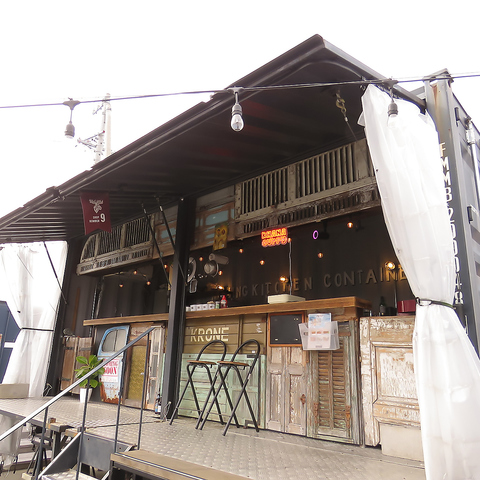 異国情緒あふれる外観と店内♪開放的な空間で本格スパイス料理を堪能◎