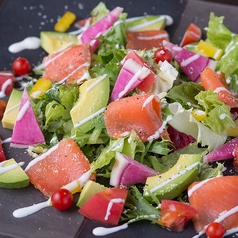 スモークサーモンとアボカドのサラダ/Salad with Smoked Salmon and Avocado