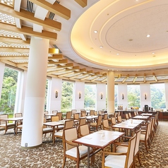 開放的で明るい店内