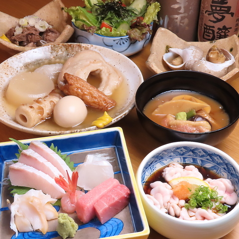 落ち着く雰囲気の中で美味しい海鮮料理が堪能できる居酒屋です。