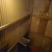 店舗の外、すぐに喫煙所の完備ございます