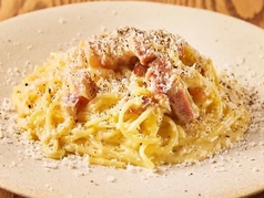 もちもち生パスタの濃厚カルボナーラ
