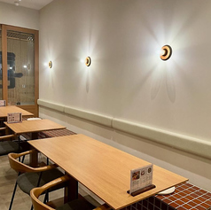 広めのテーブル席