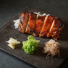 炭火で香ばしく焼き上げる厳選炉端肉◎