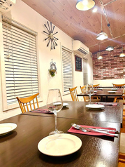 2～12名様でご利用いただけるテーブル席です。女子会や、各種宴会でのご利用におすすめです◎ご予約は直接お店にお問い合わせください。