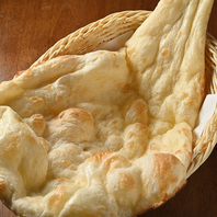 広々とした空間でゆったりと食事を楽しめます◎