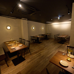 【フロア貸切！18名様から最大22名様まで◎】忘年会・新年会等の各種宴会・パーティーにおすすめなフロア貸切可能！落ち着いた雰囲気の店内を貸し切って上質なパーティーの時間を提供いたします。宴会に最適な飲み放題付コースは4,990円～ご用意しております。合わせてご検討ください。