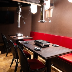 好立地なのでお仕事帰りや終電間際まで愉しみたい方にも最適です◎鮮度にこだわったお肉の数々をご堪能くださいませ。ご人数に合わせて快適なお席へご案内致します。少人数様から団体様までご対応可能です！