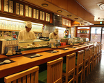 握りたてを味わうなら是非カウンターを。お一人様もお気軽に。