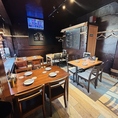 団体様も大歓迎です！4名様掛けのお席が6卓あり、最大で24名様までお席をご用意できます。お気軽にご相談ください。