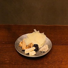 世界のチーズ盛り合わせ