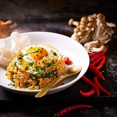 ナシゴレン※とても辛い生唐辛子添え/イカスミと博多明太子のピラフ