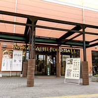 【多彩なシーンに応えるフードホール！】