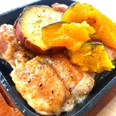 若鶏と秋野菜の黒胡椒焼き