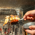 看板メニューの“本格炭火焼鳥”と“釜飯”をお楽しみいただけます