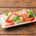 料理メニュー写真&nbsp;生ハムと塩豆富のカプレーゼ