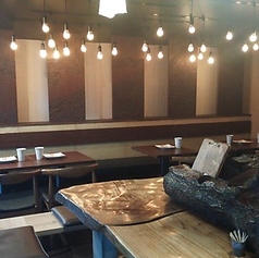 店内すべてを貸し切りでご利用いただけます。最大22名様までご対応可能で、歓送迎会や会社の大規模なご宴会などにも最適です。貸切の際は、人数やご予算に応じて串揚げのコースをご提案可能ですので、まずはお気軽にお電話でご相談ください♪