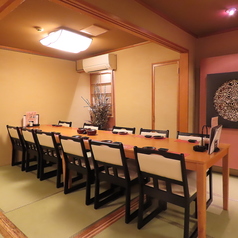 20名～30名程度のお席レイアウト一例です。人数に合わせた席配置が可能です。