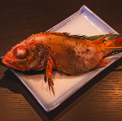 炭と鮮魚。熟練の職人が素材ごとに火力を操りご提供。