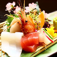【自慢の海鮮料理など季節の豪華料理が豊富】