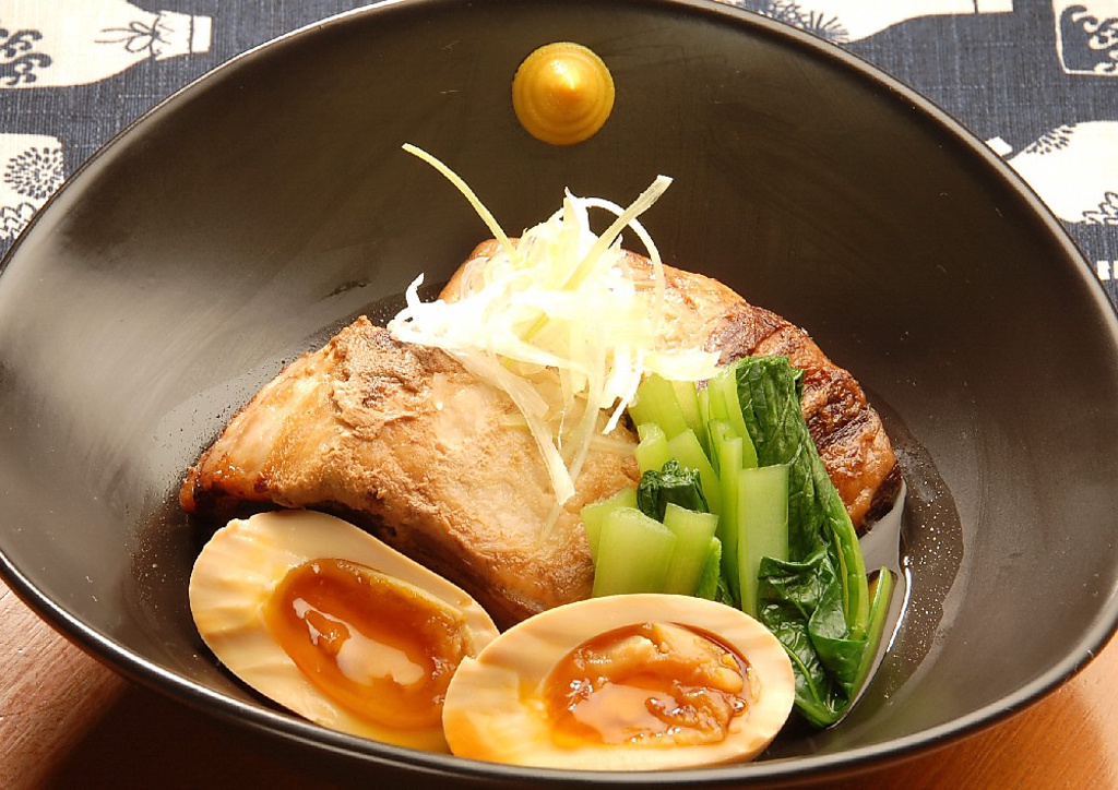 じっくりと煮込んだトロトロのラフテーをはじめ絶品沖縄料理は一度食べたらクセになる！